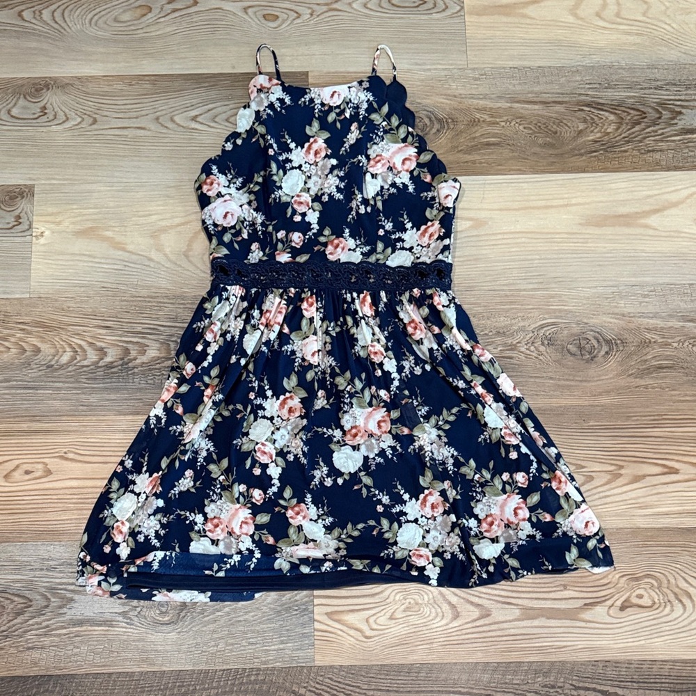 Women’s/Juniors Navy Floral and Lace Dress